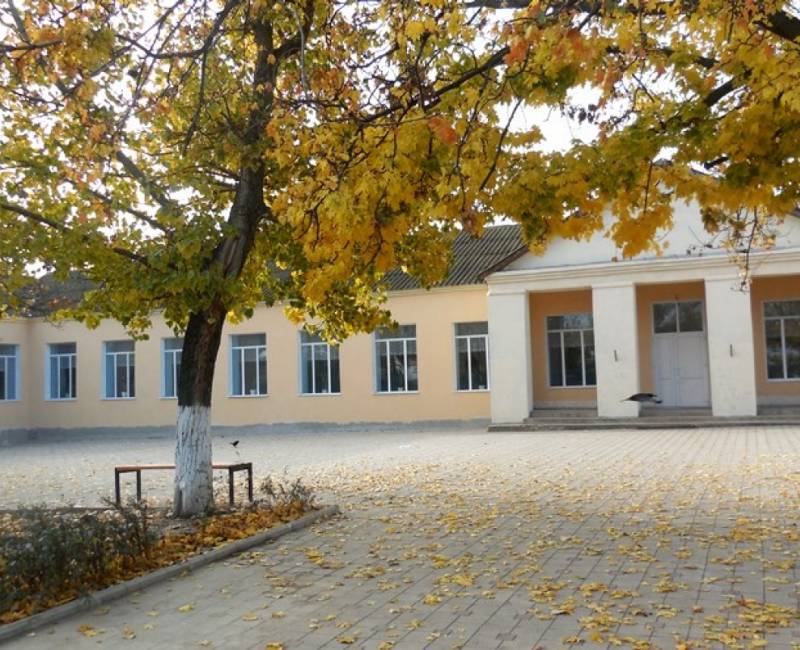 В ГИМНАЗИИ ИМ. В. ТОПАЛ КАПИТАЛЬНО РЕМОНТИРУЮТ СПОРТИВНЫЙ ЗАЛ