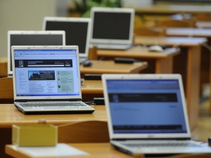 «#ПоделисьКомпьютером»: Более 350 учащихся Гагаузии не имеют дома компьютер и не могут обучаться дистанционно