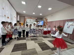 &laquo;ВОЛШЕБНЫЙ ДОМ, ГДЕ ЖИВЁТ МУЗЫКА&raquo;: Открытое музыкальное занятие в детском саду №9 Комрата
