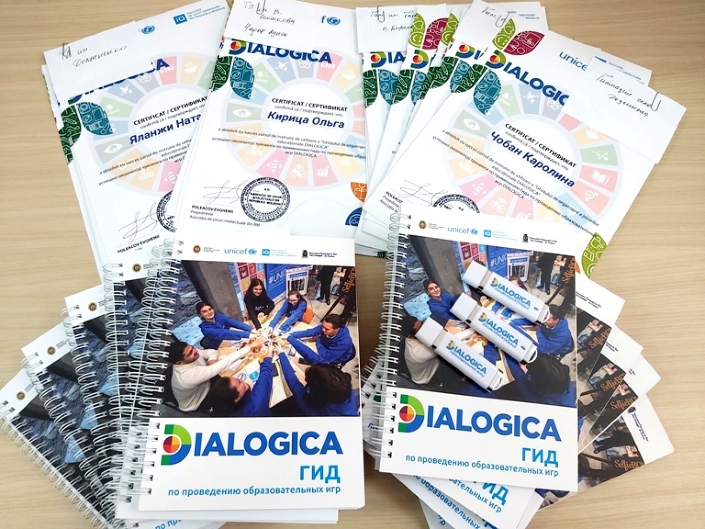 Образовательный проект DIALOGICA: учебные заведения Гагаузии получили в дар Гиды по проведению образовательных игр